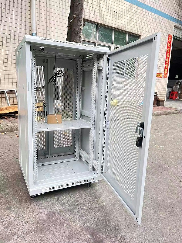 白色网络机柜精致出货